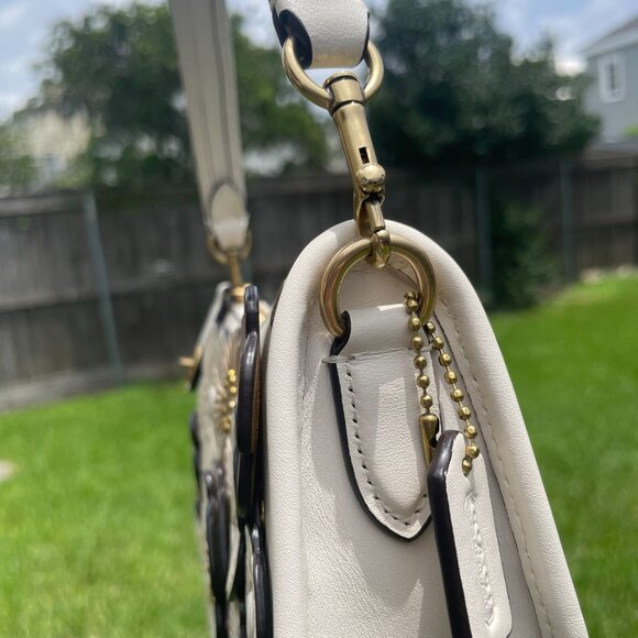 COACH Swinger 20 with Tea Rose Applique Chalk. Excellent Condition. - Picture 5 of 8